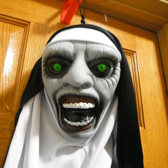 The Nun Latex Mask And Nun Groundbreaker/Hanging Decoration - Picture 13 of 16